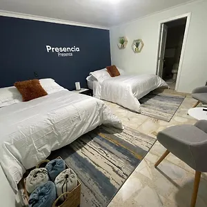 Habitacion Privada Laureles, Suit Jacuzzi Habitación en casa particular Medellín